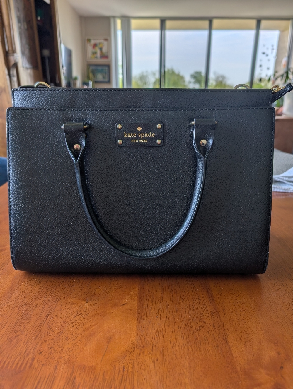 kate spade Black Leather Satchel, Like New, with detachable Shoulder Strap